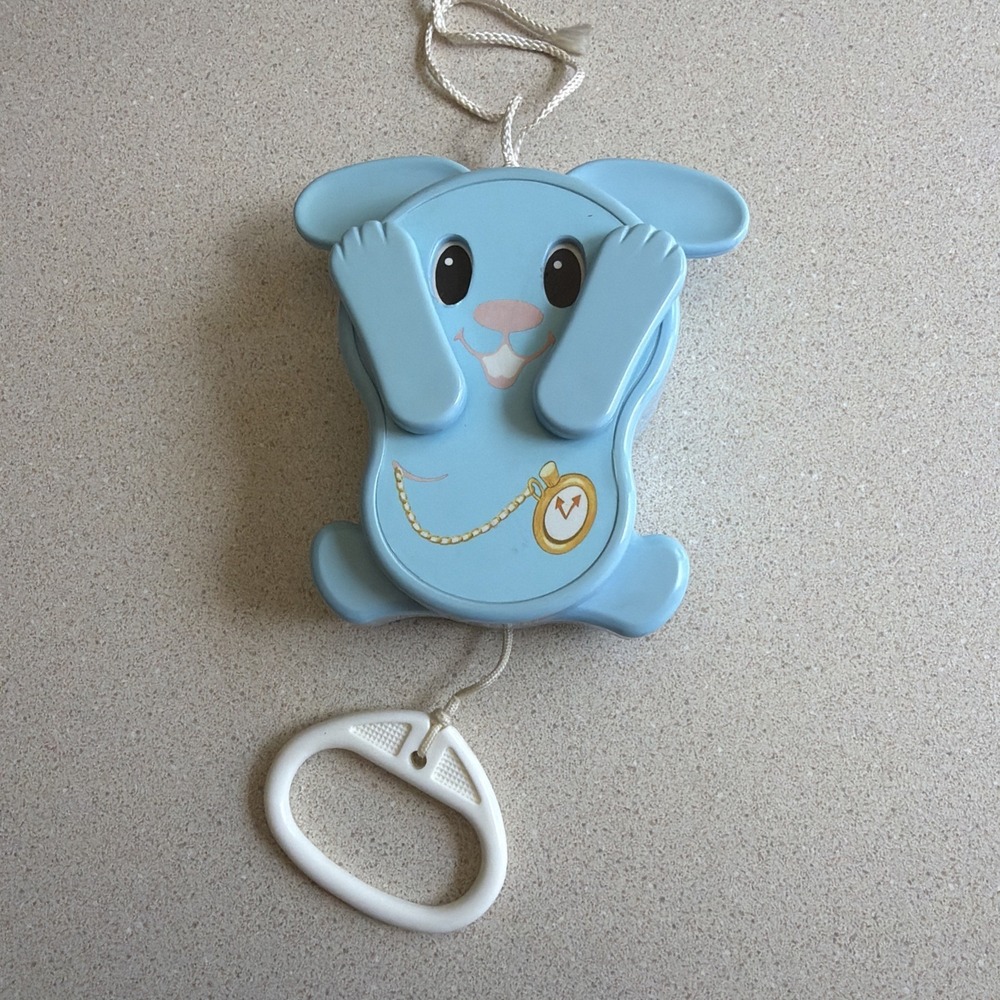 Vntg 1980 TOMY Peek-a-Boo Bunny Pull String Musical Baby Lullaby Crib Toy Blue